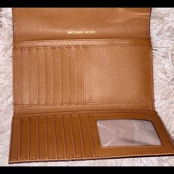 Beige Michael Kors Wallet - Picture 3 of 4